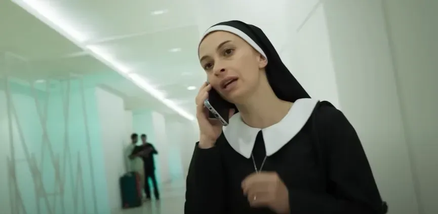 Sor Emilia ha tenido una gran evolución en su personaje del inicio de la serie, a la segunda temporada. Imagen: @paramountplusmx.