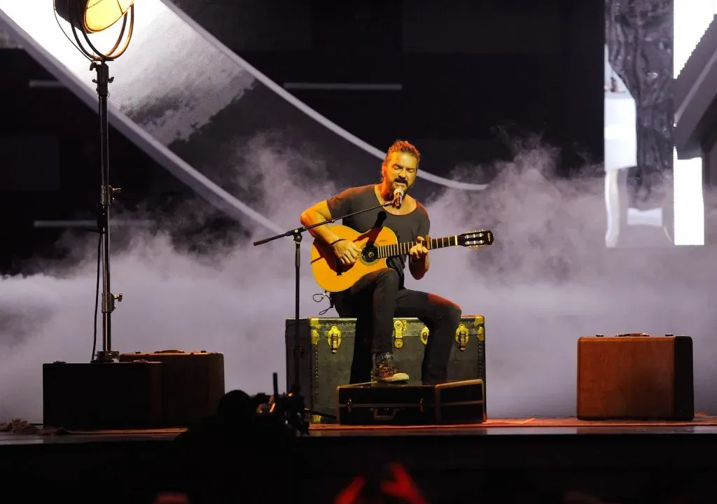 Ricardo Arjona se retiró de los escenarios (Photo by Sergi Alexander/Getty Images).
