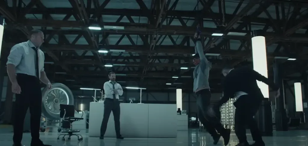 Reacher deberá salvar a sus ex compañeros, quienes están siendo asesinados uno por uno. Imagen: @PrimeVideoMX.