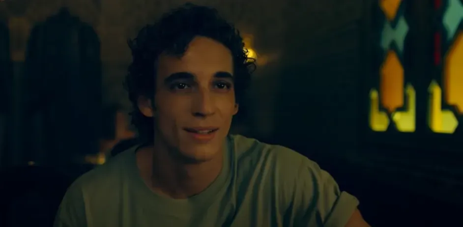 La vida de Oskar dará un vuelco cuando conozca a Los Farad. Imagen: @PrimeVideoES.