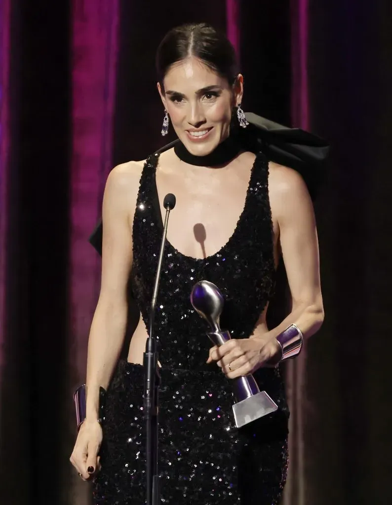 Sandra Echeverría es la protagonista de esta serie, que la está rompiendo en Netflix. Imagen: Getty Images.
