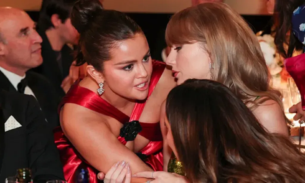 Selena Gómez hablando con Taylor Swift de lo sucedido.