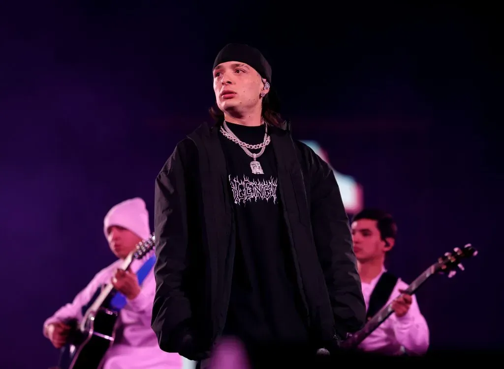 Peso Pluma ha reventado la polémica en Chile, luego de que se anunciara su presentación en el festival de Viña del Mar. Imagen: Getty Images.