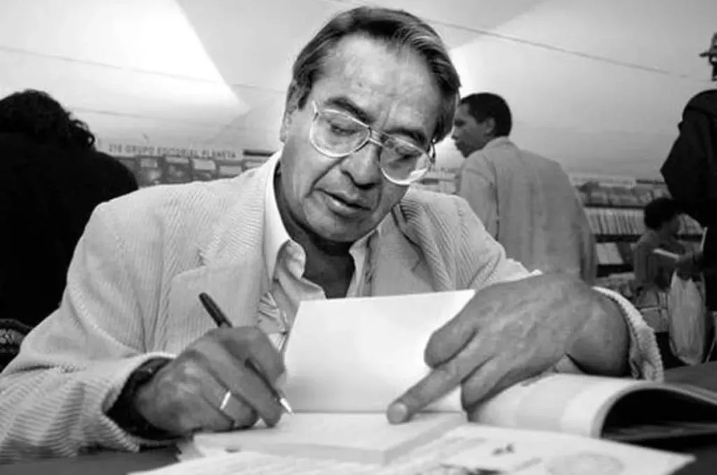 José Agustín le heredó a los mexicanos varios trabajos que describen la realidad del país. Imagen: Dónde ir.