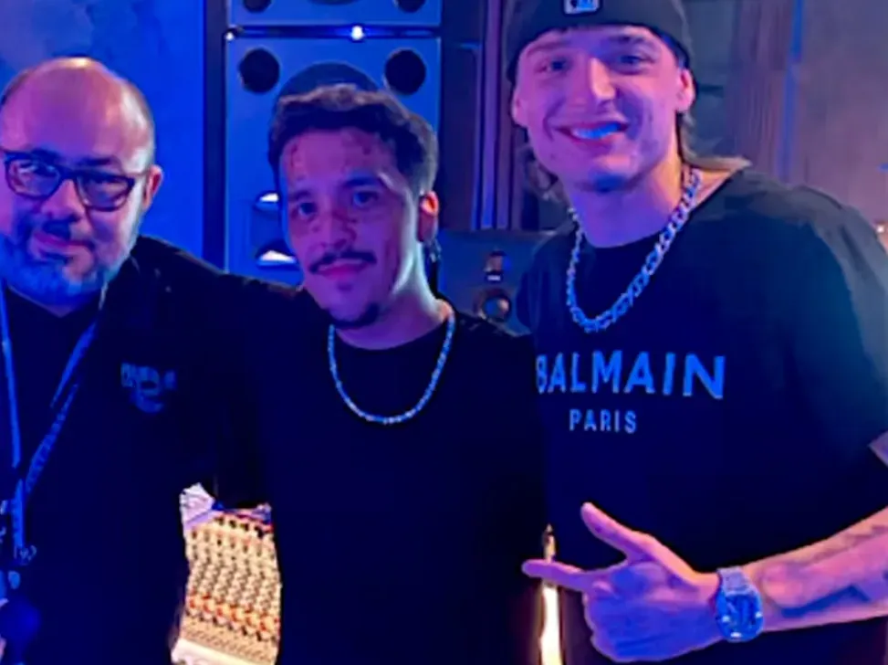 Christian Nodal ya había compartido en sus stories de Instagram la colaboración que iba a realizar junto a Peso Pluma. Imagen: Publimetro.