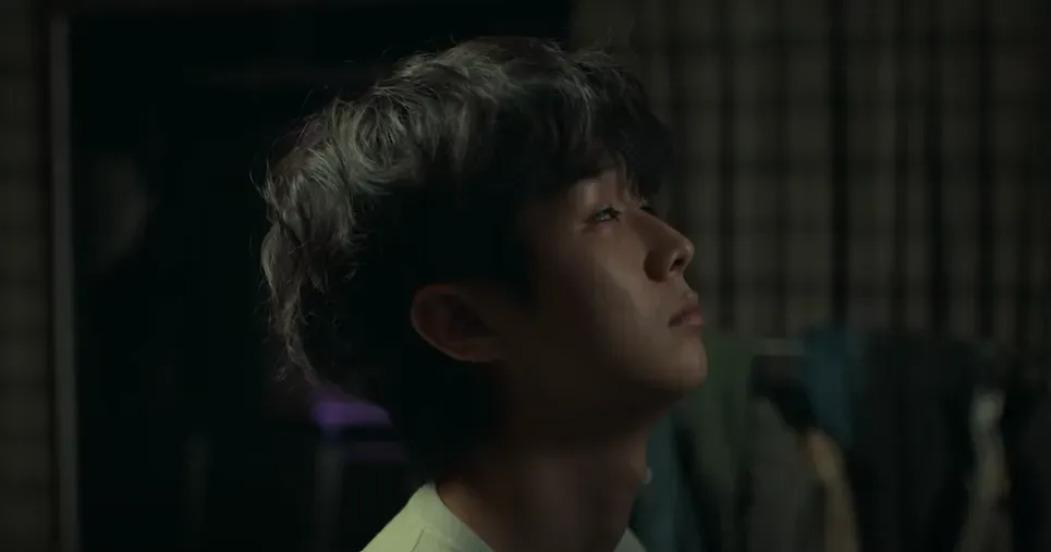 La serie nos pone ante un misterio que vale la pena explorar. Imagen: @NetflixLATAM.