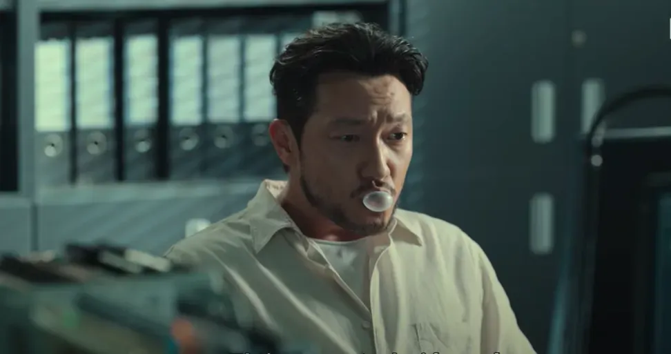 El detective Nan-gam está detrás de Tang, pero se ve arrastrado a una cacería humana. Imagen: @NetflixLATAM.