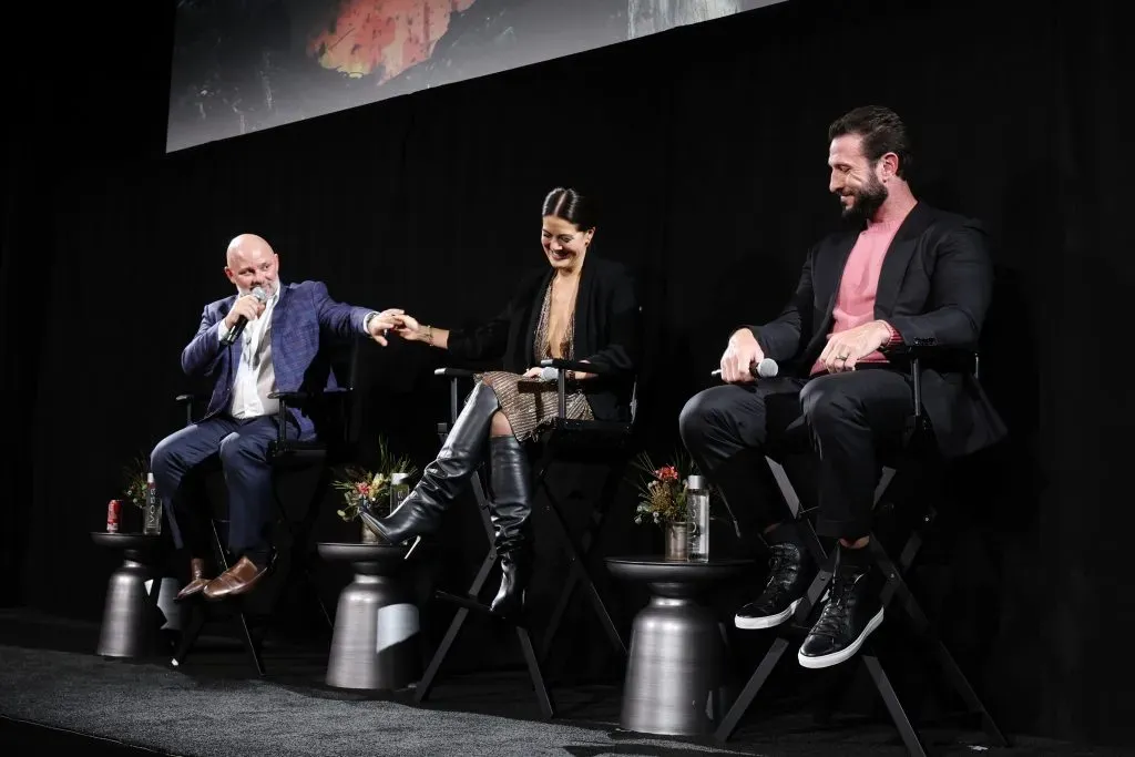 David Weiner, Kiki Wolfkill y Pablo Schreiber hablan en el escenario durante la proyección para fans de “Halo” en los estudios Nya el 07 de febrero de 2024 en Los Ángeles, California. Imagen: Getty Images.