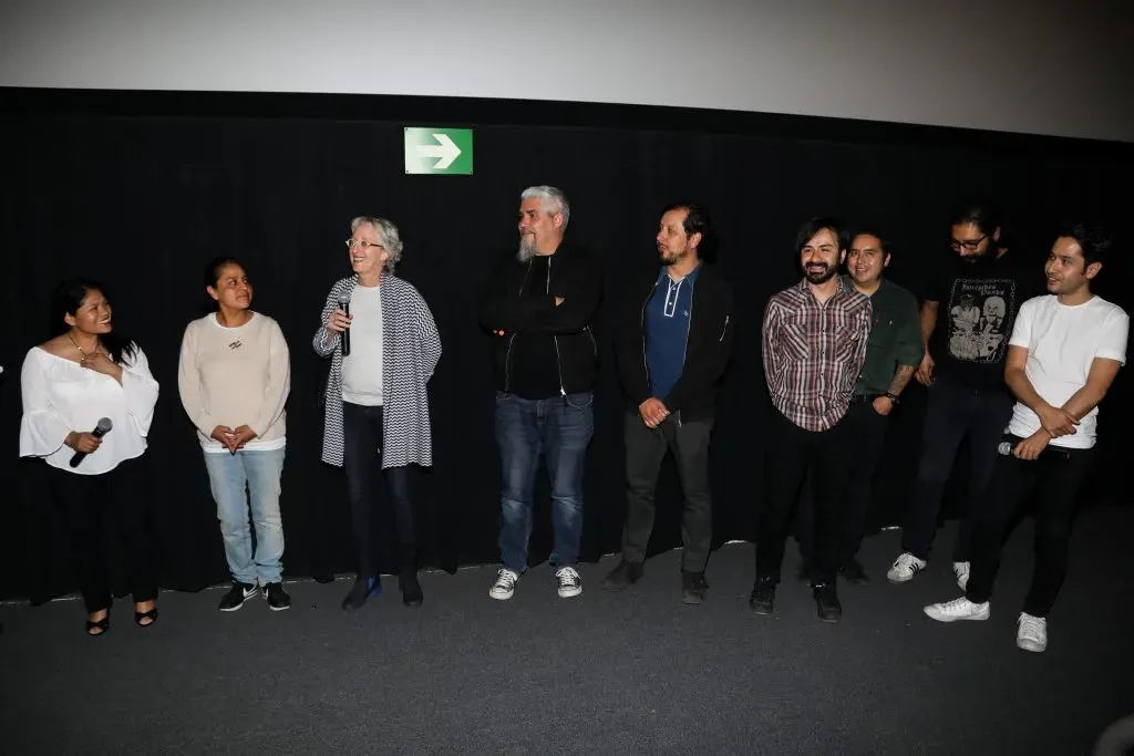 La productora mexicana Lynn Fainchtein habla con Marcelina Bausitsta (I) y Miembros de Sonido Gallo Negro (D) durante un Q&A para Romaton en Cinemex Antara Polanco, el 08 de febrero de 2019 en la Ciudad de México, México. Imagen: Getty Images.