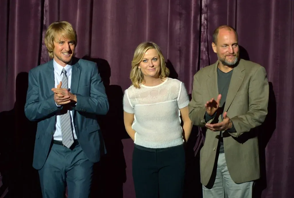 Owen Wilson, Amy Poehler y Woody Harrelson en la premiere de “Free Birds”, más de una década atrás. (IMDb)