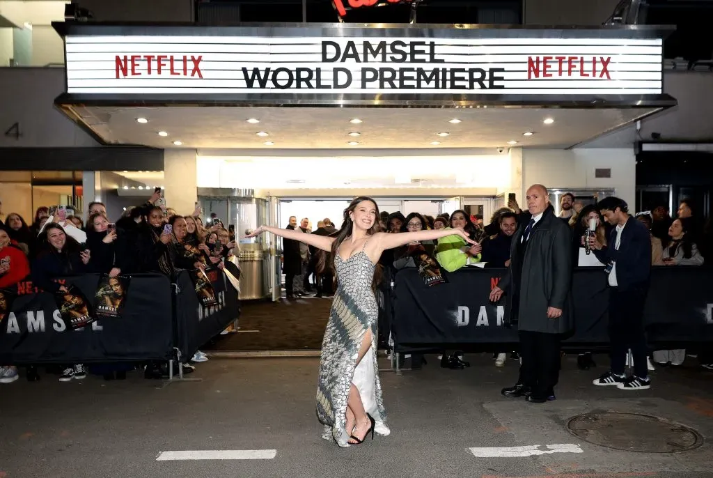 Millie Bobby Brown asiste al estreno mundial de Damsel en el Teatro París el 1 de marzo de 2024 en Nueva York. Imagen: Getty Images.