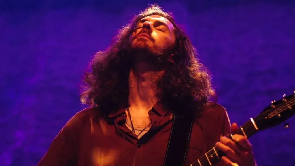 Hozier debutará en los escenarios chilenos gracias a Lollapalooza Chile 2024.