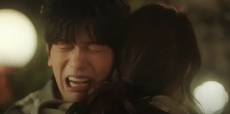 La serie aborda los fuertes problemas emocionales que los dos protagonistas sufren. Imagen: @NetflixLATAM.