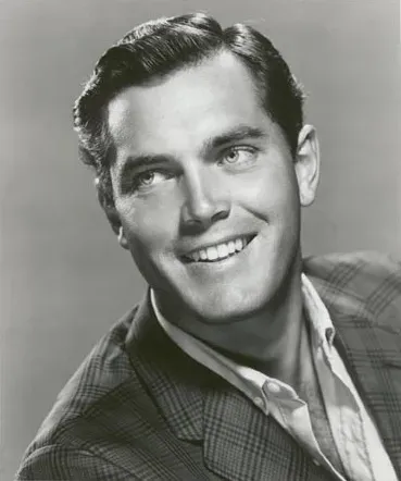 Así es como lucía Jeffrey Hunter en la cinta, dirigida por Nicholas Ray. Imagen: Creative Commons.