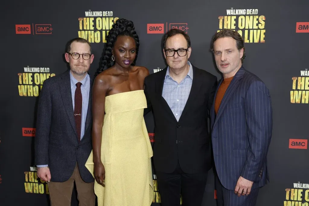 Scott M. Gimple, Danai Gurira, Dan McDermott y Andrew Lincoln asisten al estreno de The Walking Dead: The Ones Who Live, en el Linwood Dunn Theater el 07 de febrero de 2024, en Los Ángeles, California. Imagen: Getty Images.