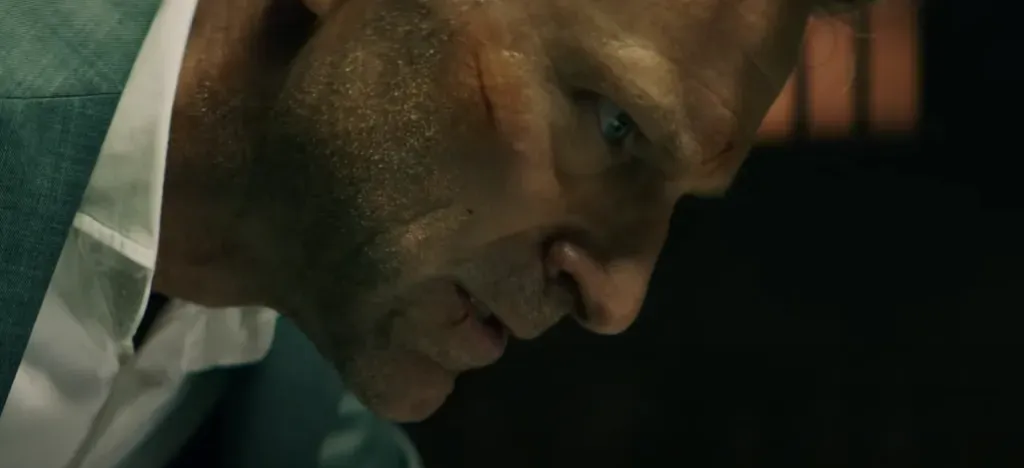 Imagen: Aaron Eckhart se consagra como héroe de acción en esta cinta. Imagen: @VerticeCine.