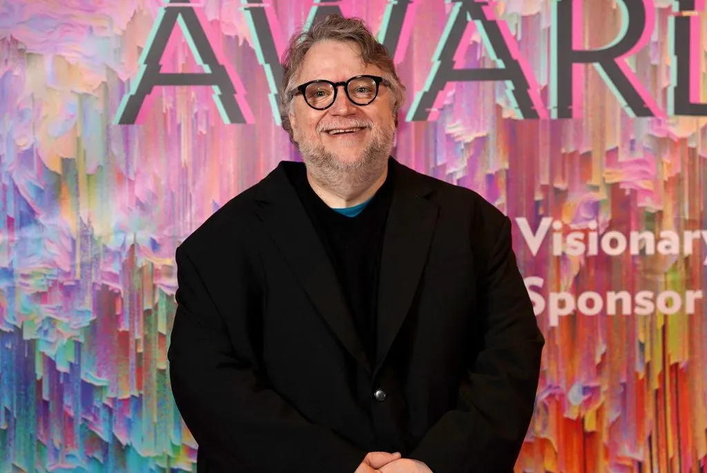 Guillermo del Toro no pudo evitar pronunciarse sobre el homenaje que le hicieron en el programa de La Más Draga. Imagen: Getty Images.