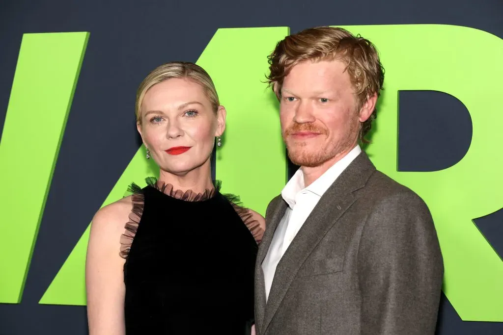 Kirsten Dunst y Jesse Plemons ya habían estado juntos en la serie Fargo y hoy, triunfan en Civil War. Imagen: Getty Images.