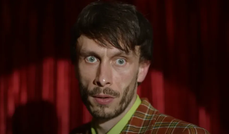 Donny enfrentará el terror puro cuando vea que nada detendrá a Martha. Imagen: @NetflixLATAM.