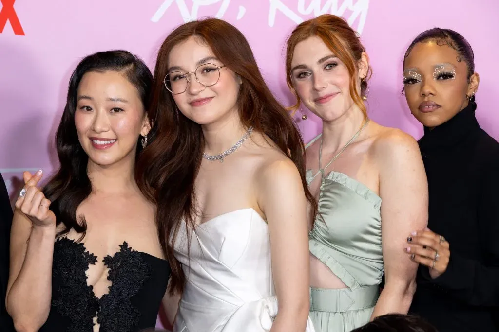 Así posaban Gia Kim, Anna Cathcart, Jocelyn Shelfo y Regan Aliyah en la proyección especial en Los Ángeles de Besos, Kitty de Netflix, en el Tudum Theater el 11 de mayo de 2023 en Hollywood, California. Imagen: Getty Images.