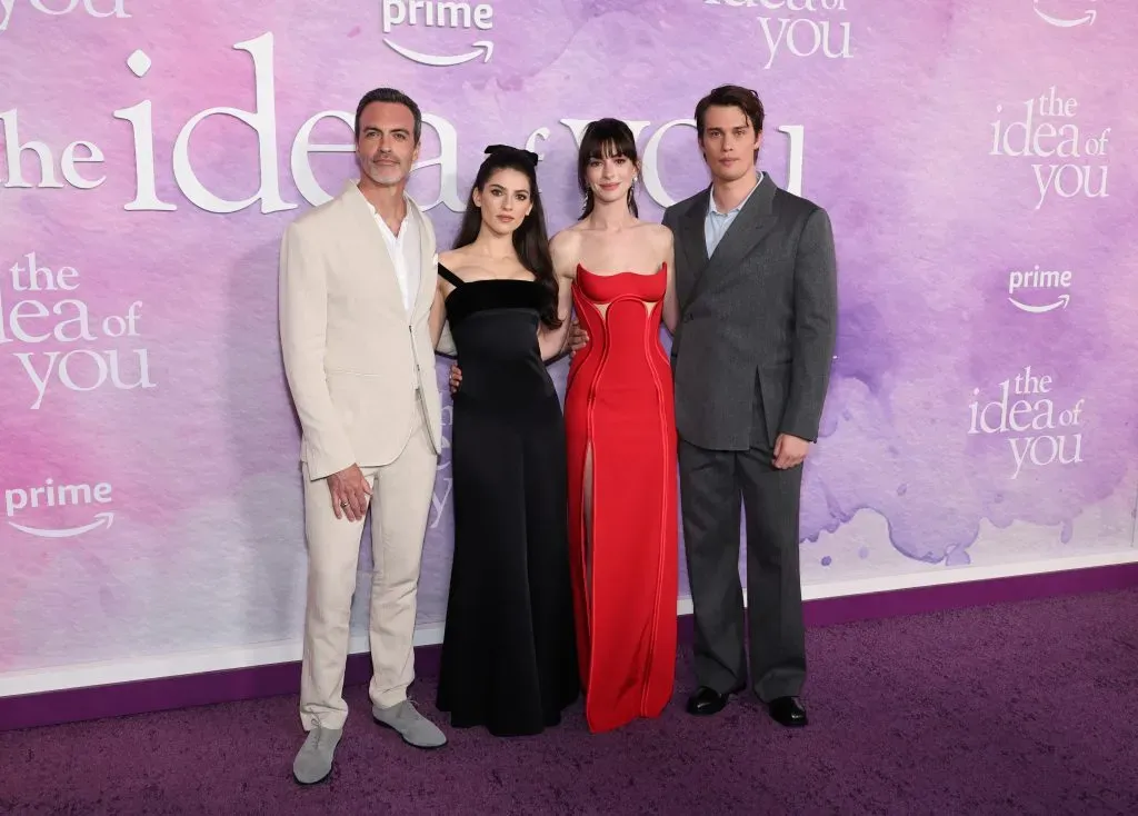 De izquierda a derecha: Reid Scott, Ella Rubin, Anne Hathaway y Nicholas Galitzine asisten al estreno en Nueva York de La idea de ti, de Prime Video en el Jazz at Lincoln Center el 29 de abril de 2024 en Nueva York. Imagen: Getty Images.