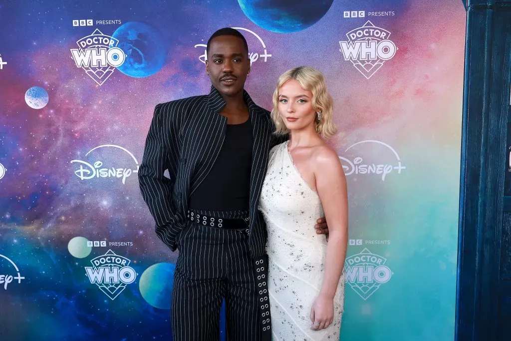 Ncuti Gatwa y Millie Gibson asisten al estreno en Estados Unidos de la nueva temporada de la serie de Disney+ Doctor Who en NeueHouse, Hollywood el 08 de mayo de 2024 en Hollywood, California. Imagen: Getty Images.
