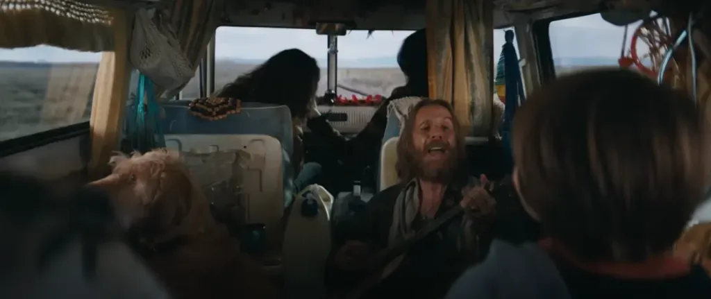 Rhys Ifans aparece brevemente en el tráiler de Venom: El Último Baile. Imagen: @SonypicturesMexicoOficial.