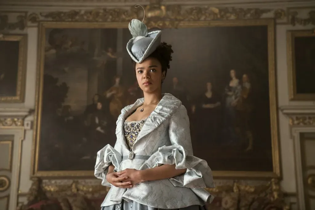 India Amarteifio brindó una actuación brutal con su versión joven de la Reina Charlotte. Imagen: Netflix.