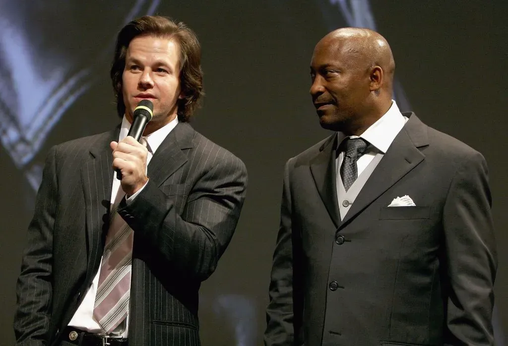 El actor Mark Wahlberg y el director de la cinta, Jhon Singleton, en un evento promocional de la película Cuatro Hermanos. Imagen: Getty Images.