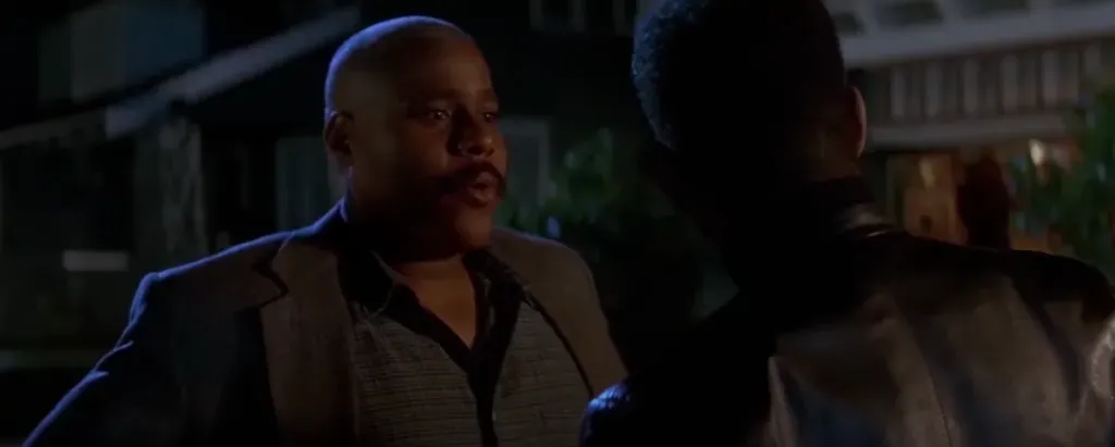 El agente Sampson también será de gran ayuda para atrapar al peligroso asesino. Imagen: @TrailerTrackerEnglish.