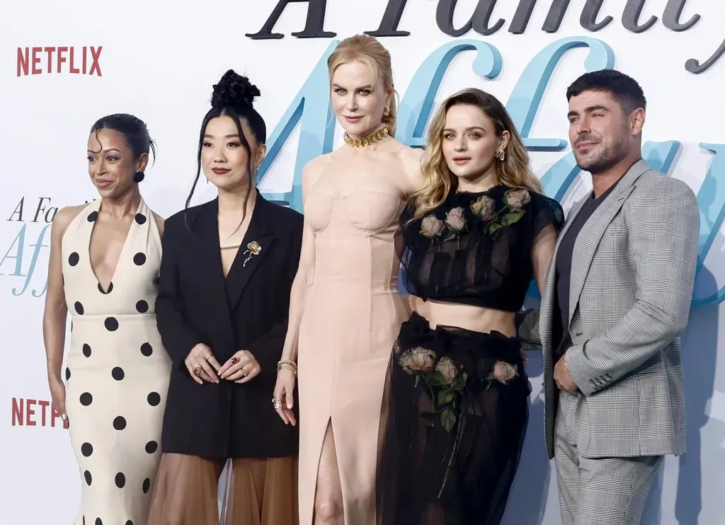 De izquierda a derecha: Liza Koshy, Sherry Cola, Nicole Kidman, Joey King y Zac Efron asisten al estreno en Los Ángeles de Un asunto familiar de Netflix, en The Egyptian Theatre Hollywood el 13 de junio de 2024, en Los Ángeles, California. Imagen: Getty Images.