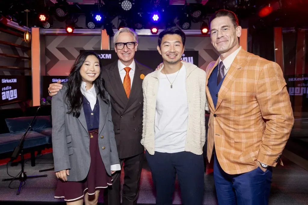 En esta imagen publicada el 15 de agosto, Awkwafina, Paul Feig, Simu Liu y John Cena asisten al Town Hall de SiriusXM con el reparto y el director de Jackpot: Lotería mortal en los estudios de SiriusXM, el 13 de agosto de 2024 en Los Ángeles, California. Imagen: Getty Images.
