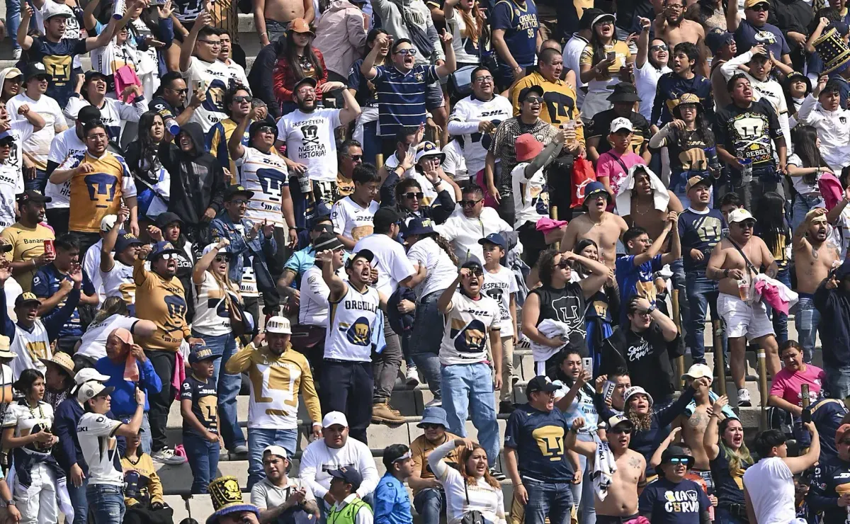 Afición de Pumas se la toma contra Cruz Azul por el ‘caso Carrasquilla’: “Son chillones…”