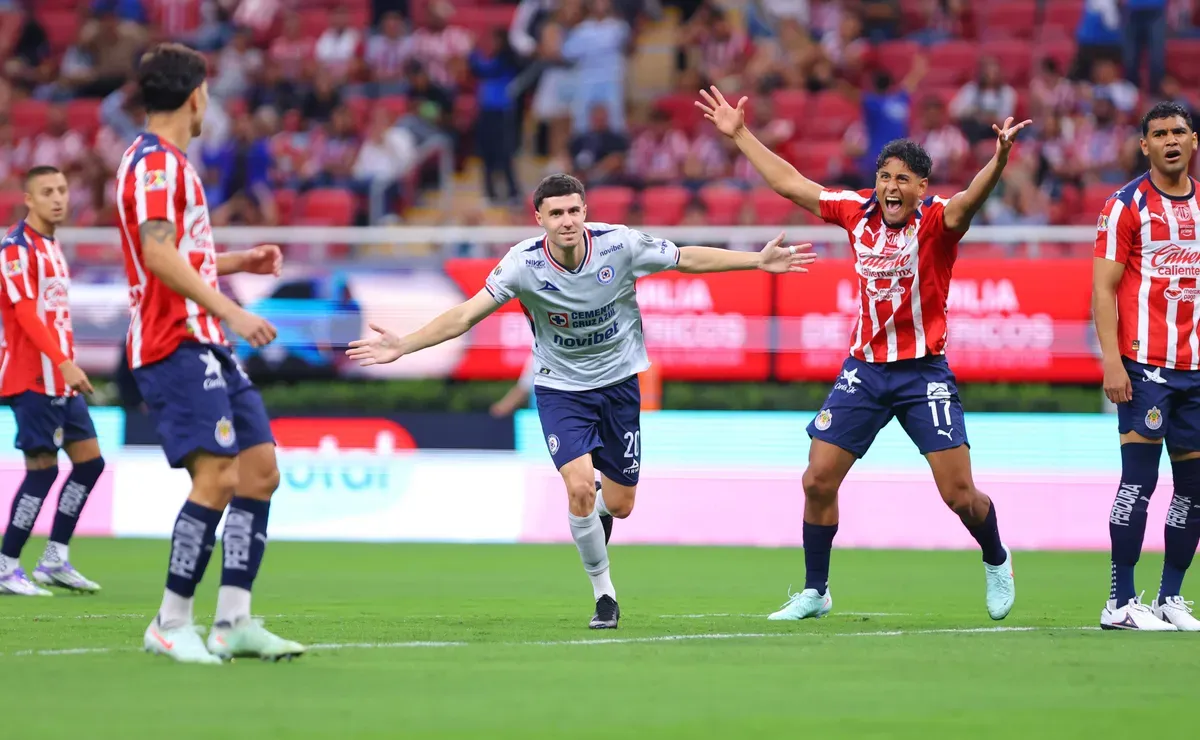 Cruz Azul vs. Chivas: ¿Quién llega mejor a los cuartos de final del Apertura 2025 tras el parón?
