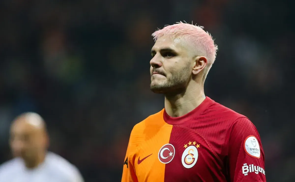 Nueva amenaza para Santiago Giménez en el AC Milan: Mauro Icardi podría llegar en enero