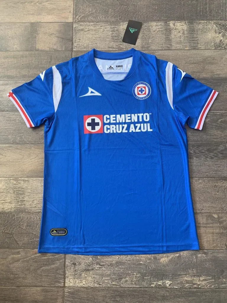 La playera que supuestamente portaría Cruz Azul en el Apertura 2023. (Foto: @GOLDENSPORTNCG)