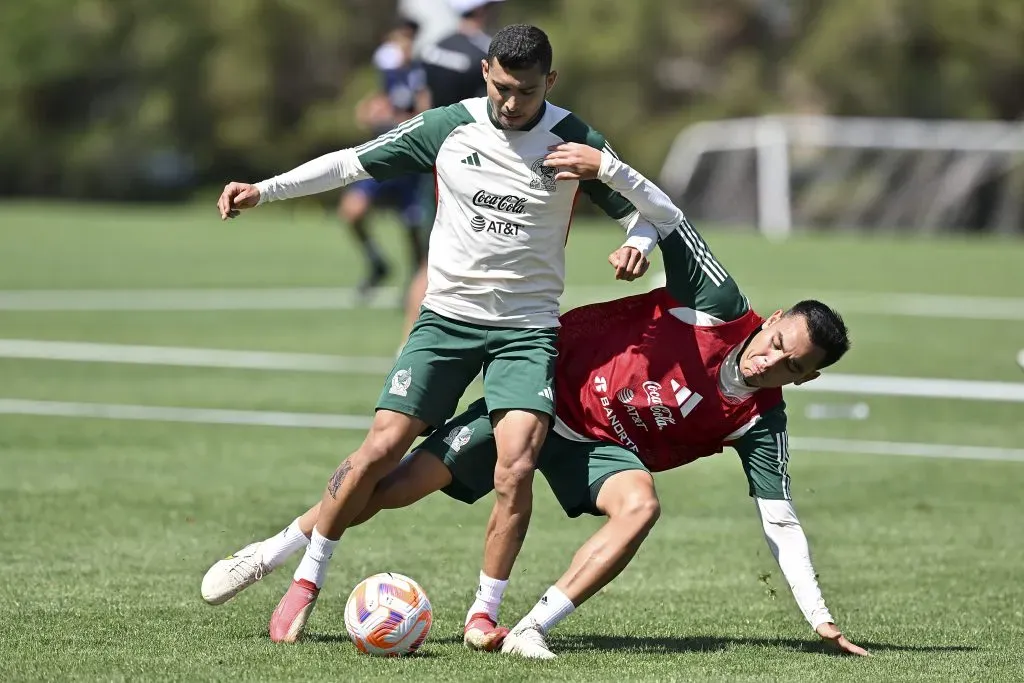 Charly, con la ropa de suplente en el entrenamiento del Tri en Las Vegas. (Imago 7)