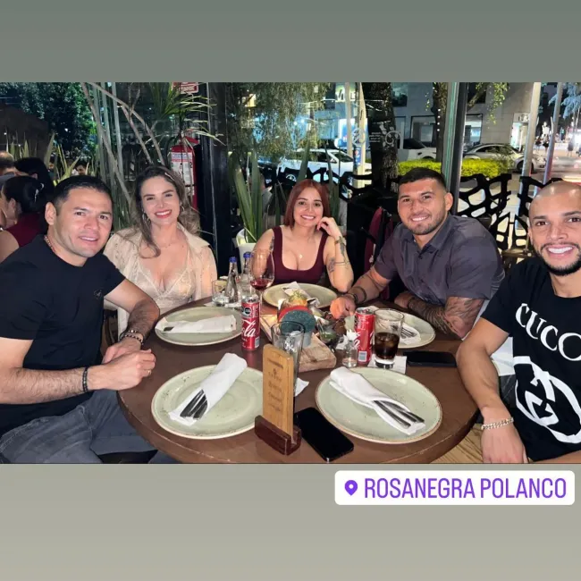 Escobar y su salida con Aguilar, sus esposas y Doria. (Foto: @delgadillo89_mirty)