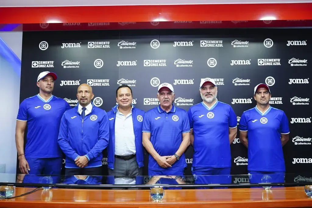 El día de la presentación del Tuca en Cruz Azul. (Imago 7)