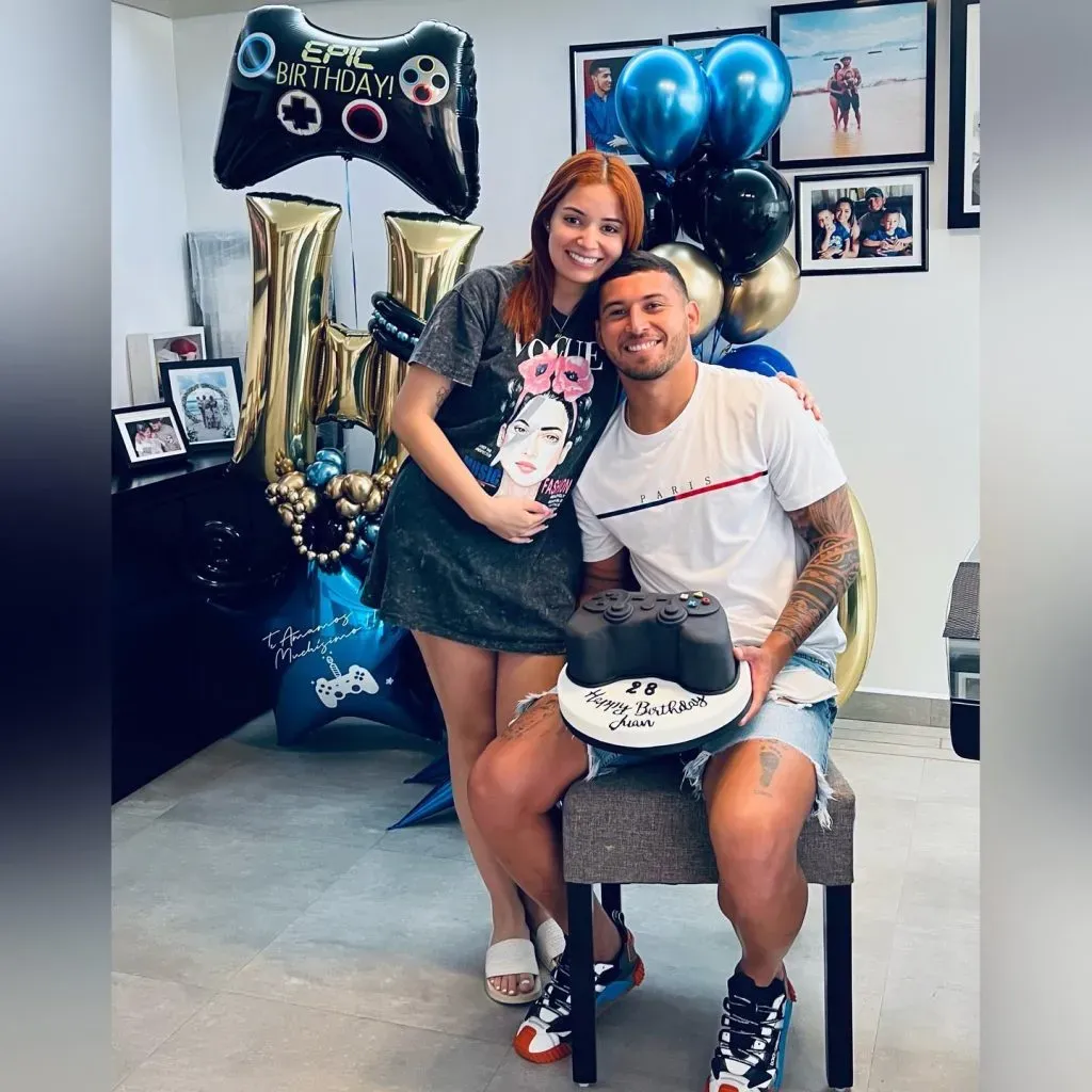 Las fotos del festejo de Juan Escobar en familia. (Foto: @rfzelma)