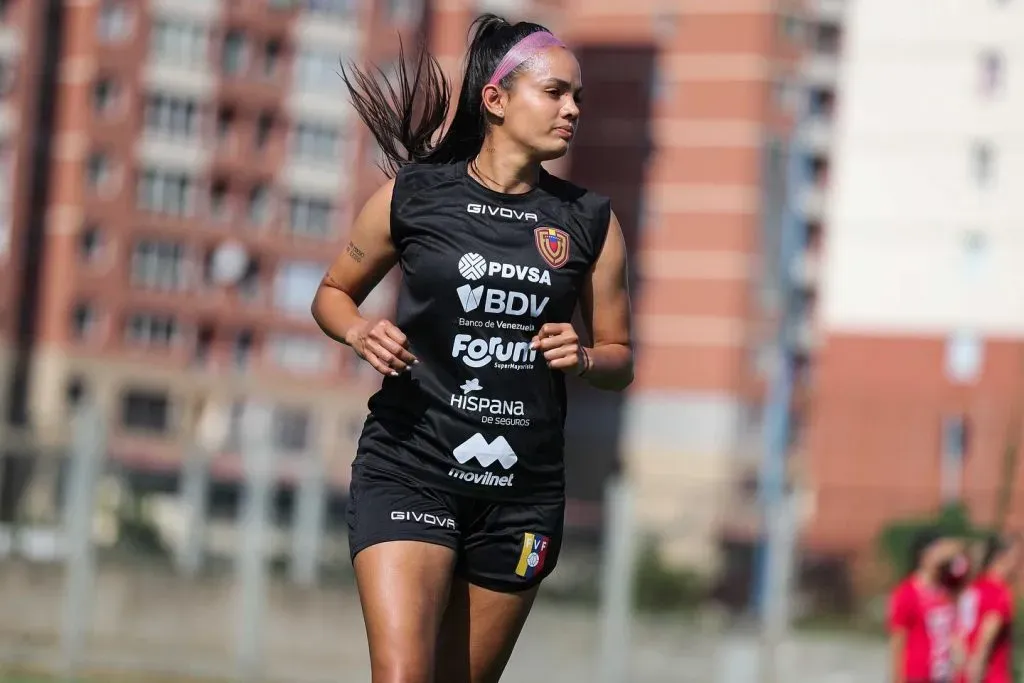 (Foto: @femeninofvf)