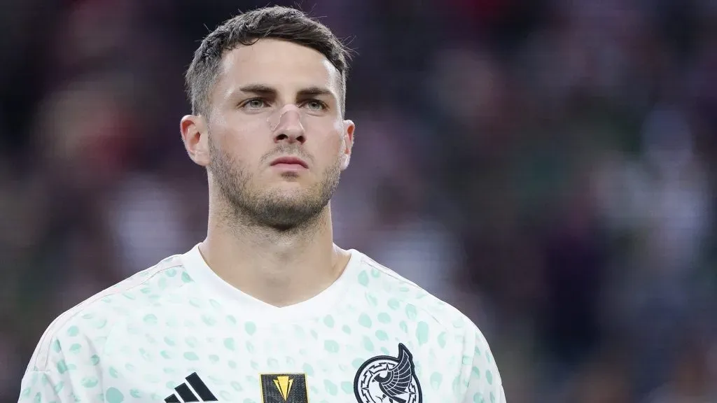 Santiago Giménez busca consolidarse en el Tri