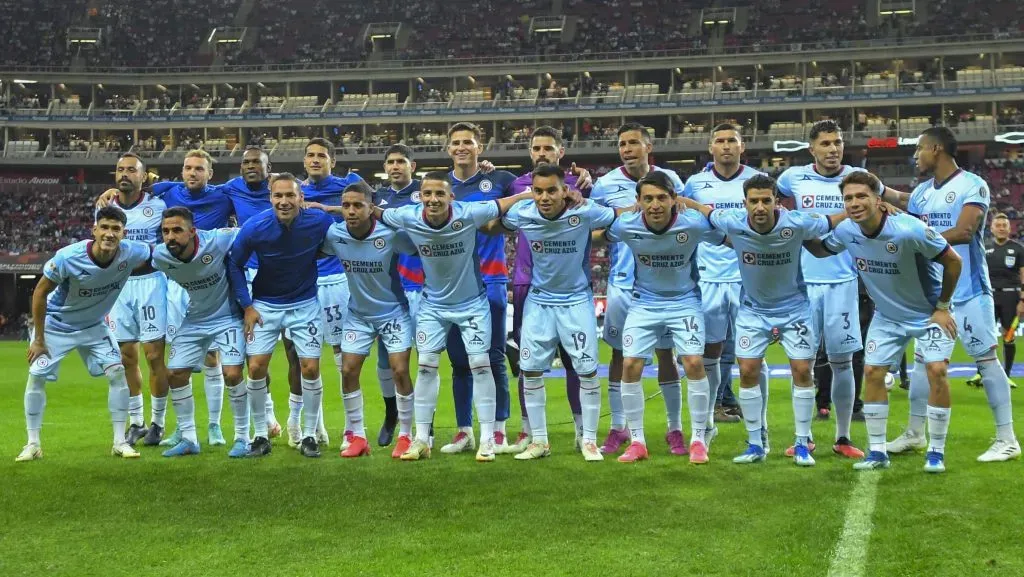 Cruz Azul perdió con Chivas y quedó prácticamente eliminado.