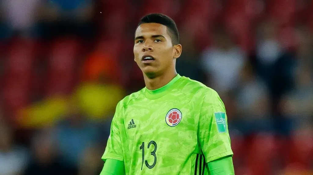 A Cruz Azul le apareció un gran competidor por Kevin Mier.