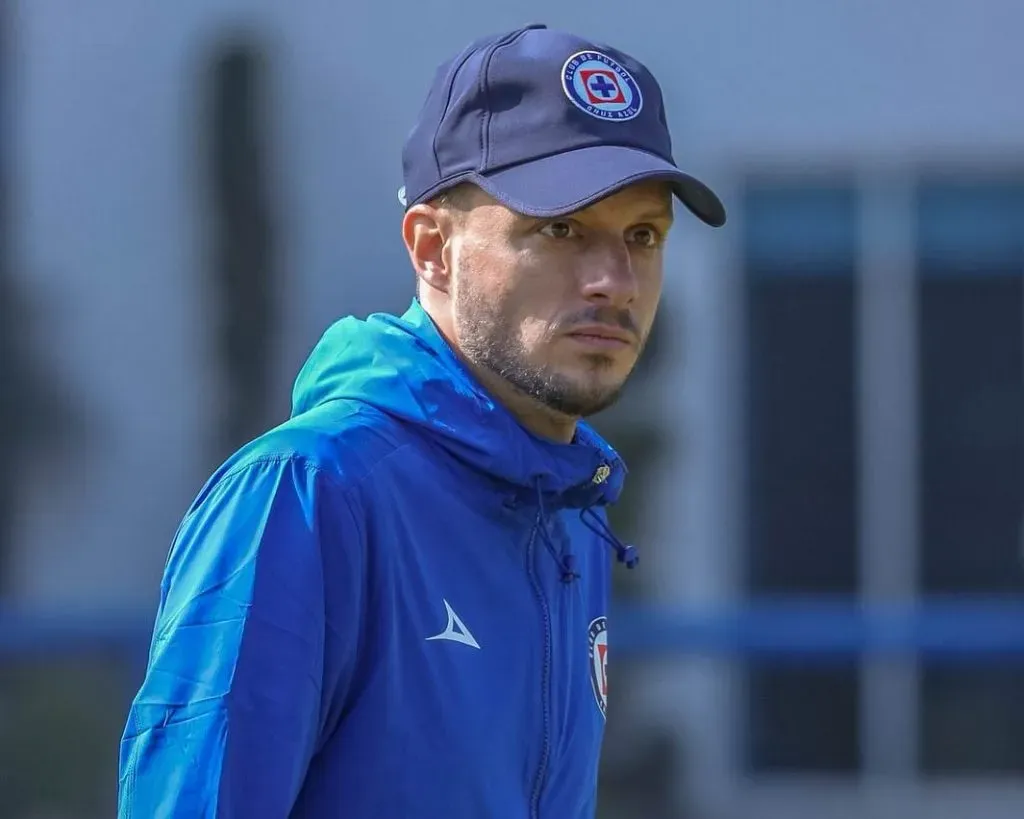 La drástica decisión de Martín Anselmi con Juan Escobar (@martinanselmidt)