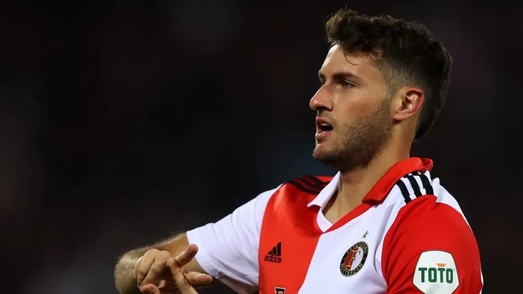 Santiago Giménez suma 19 goles en la Eredivisie.