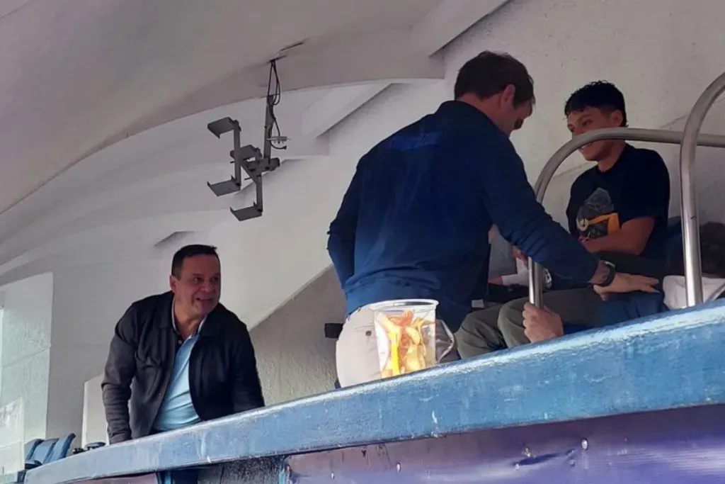 Víctor Velázquez presente en el ex Estadio Azul. (Foto: Vamos Azul)