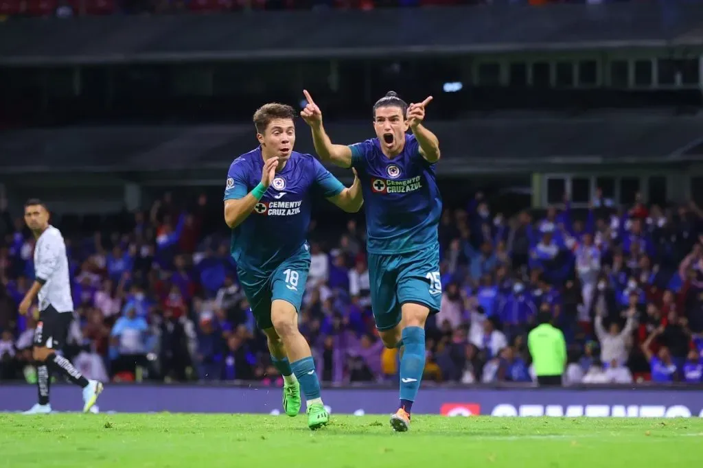 Rodrigo Huescas y Nacho Rivero, jugadores de Cruz Azul. (Foto: Imago7)