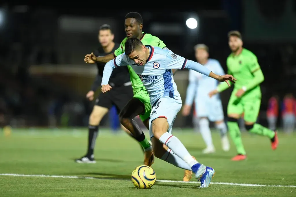 La razón de los pocos minutos de Camilo Cándido en Cruz Azul (Imago 7)