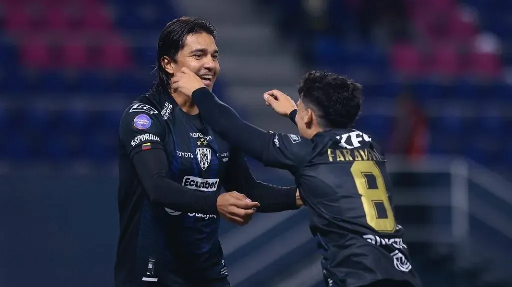 Marcelo Martins celebrando con Lolo Faravelli. (Foto: Prensa IDV)